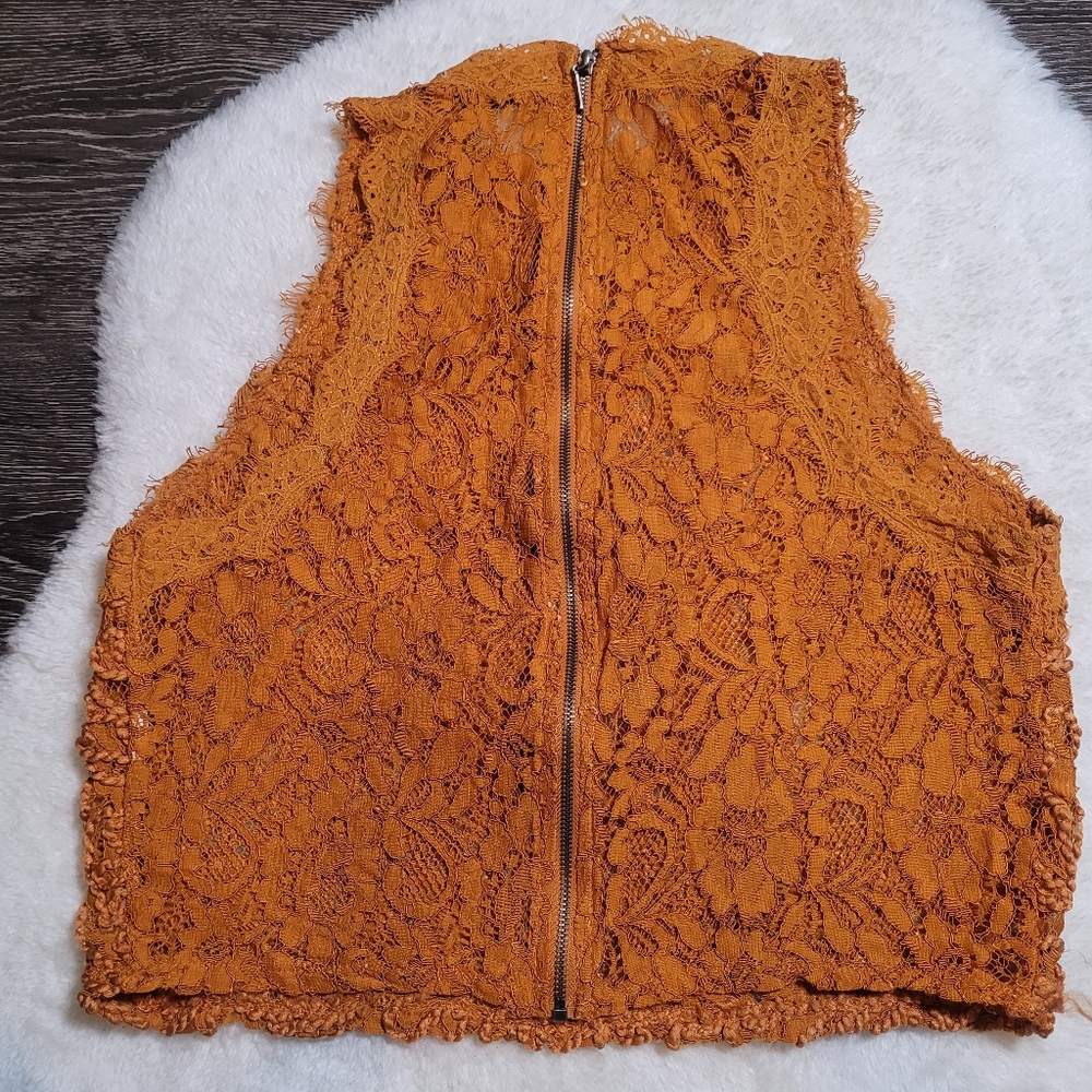 Zara Trafaluc Embroidered Lace Detail Sleeveless Top with Zipper Back - Picture 3 of 6